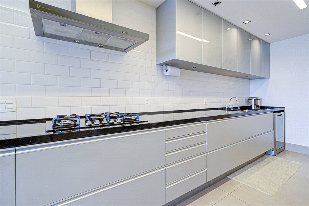 Apartamento à venda com 3 suítes em Campo Belo, São Paulo, SP