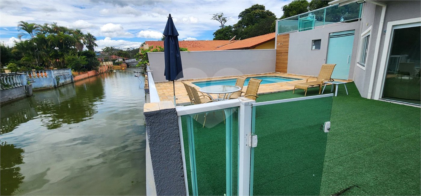 Casa à venda com 4 quartos, sendo 2 suítes, no condomínio Marinas, Bom Jesus dos Perdões - SP