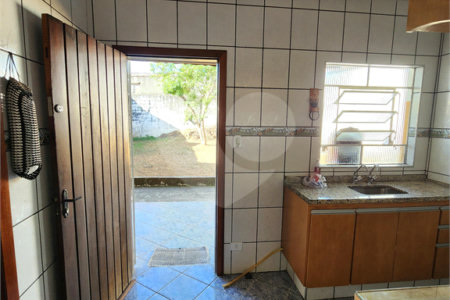 Casa à venda com 2 quartos no Centro, Poá, SP