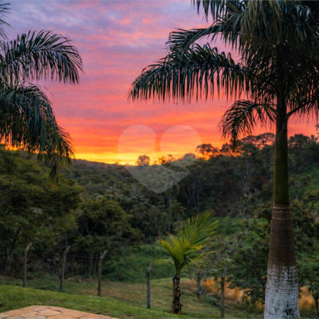 Chácara à venda ou para alugar com 5 quartos, sendo 4 suítes,  em Ouro Fino, Santa Isabel, SP