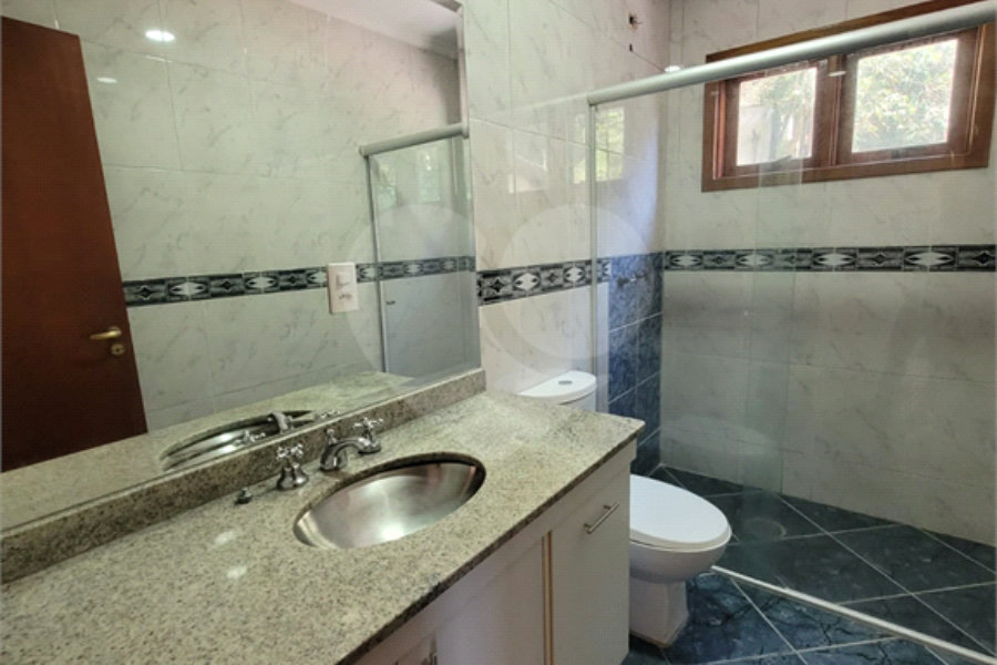 Casa à venda com 5 quartos, sendo 3 suítes, no condomínio Alpes da Cantareira, Mairiporã - SP