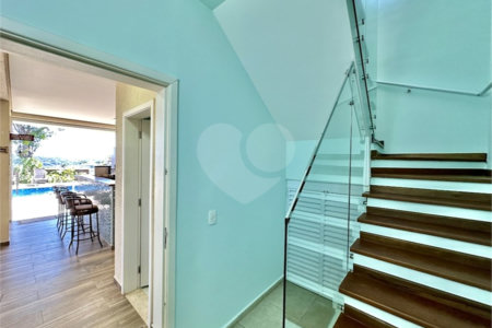 Casa à venda com 3 suítes no condomínio Golf Village, Carapicuíba - SP