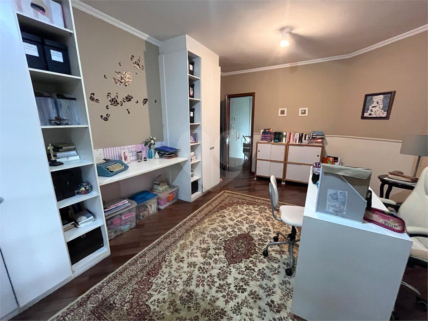 Casa à venda com 4 quartos, sendo 2 suítes, no condomínio Jornalista Américo Ariza, São Paulo - SP