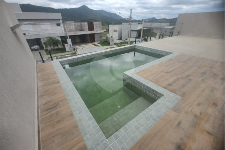 Casa exclusiva em Atibaia de alto padrão com 3 suítes, piscina, espaço gourmet, condomínio fechado, aceita financiamento