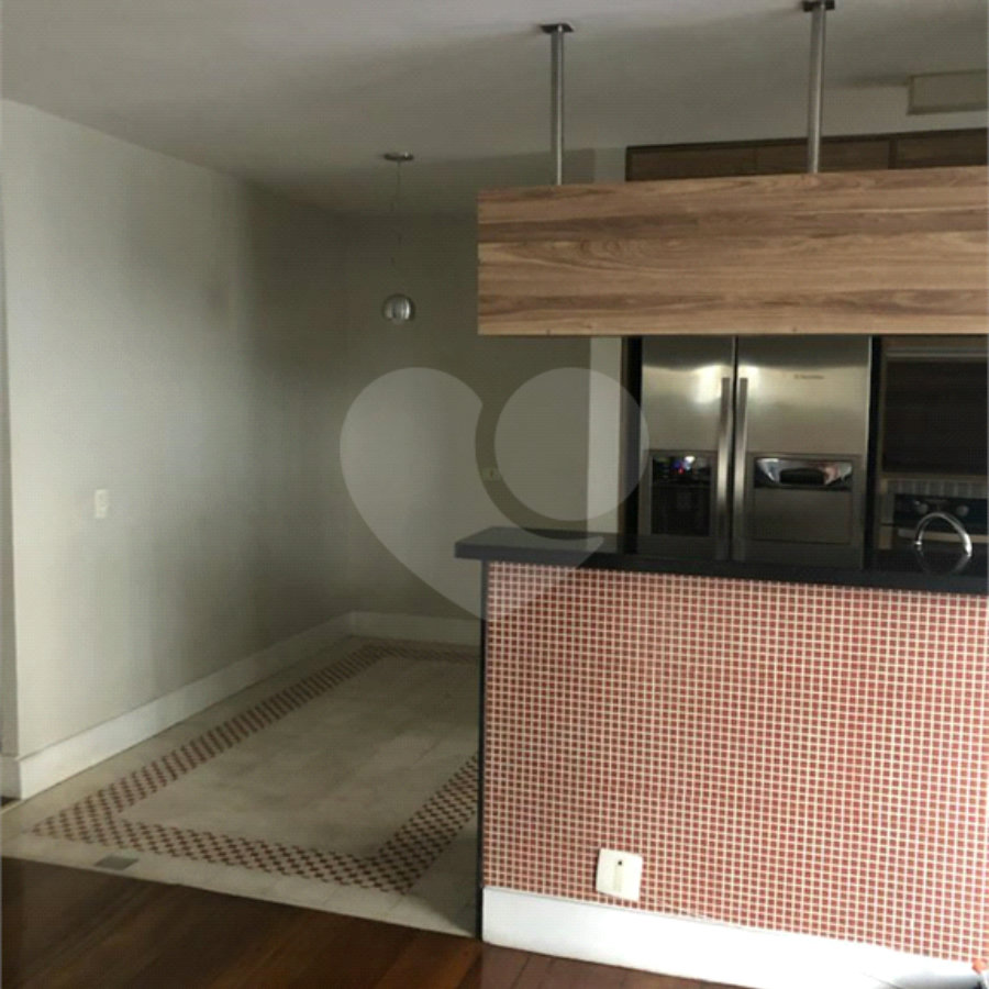 Sala à venda em Vila Suzana, São Paulo, SP