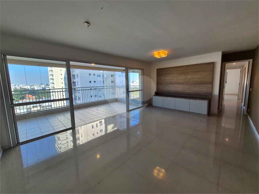 Apartamento à venda com 3 quartos, sendo 1 suíte,  em Jardim Olympia, São Paulo, SP