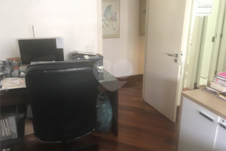 Apartamento à venda com 4 quartos, sendo 3 suítes, em Moema, São Paulo, SP
