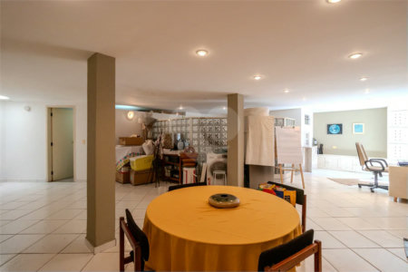 Casa à venda com 3 quartos, sendo 1 suíte, em Alto da Boa Vista, São Paulo, SP