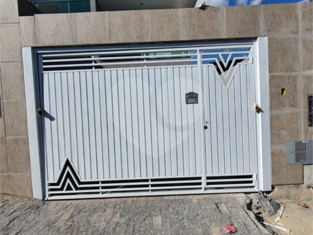 Casa à venda com 3 suítes em Vila Maricy, Guarulhos, SP