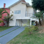 Casa à venda com 4 quartos, sendo 1 suíte,  no condomínio Jardim das Acácias, Cotia - SP