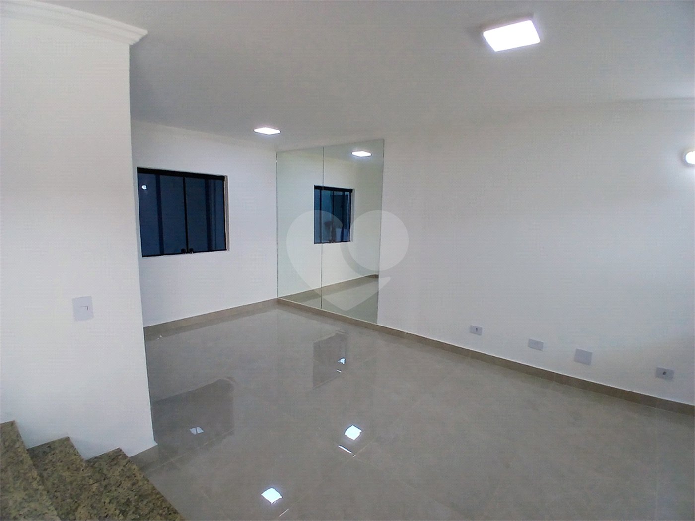Casa à venda com 3 quartos, sendo 1 suíte,  no condomínio Res Saint Honoré, São Paulo - SP
