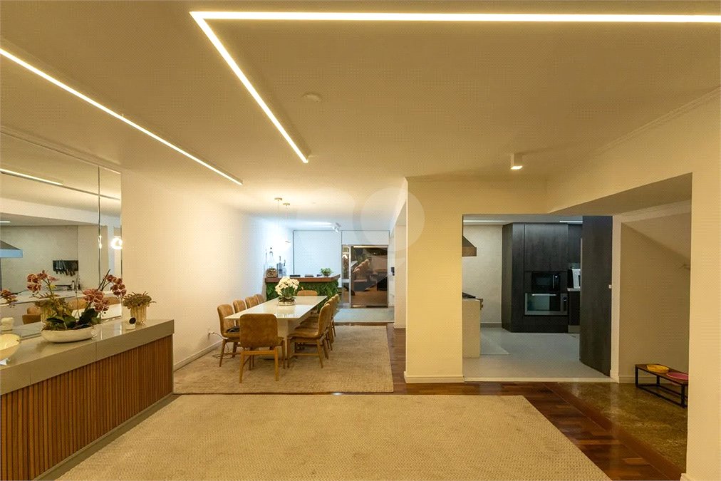 Sobrado à venda com 4 quartos, sendo 3 suítes,  em Brooklin, São Paulo, SP