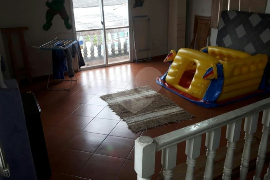 Casa à venda com 2 quartos, sendo 1 suíte, no condomínio Travessa Carmem Lúcia Carneiro,88, São Paulo - SP