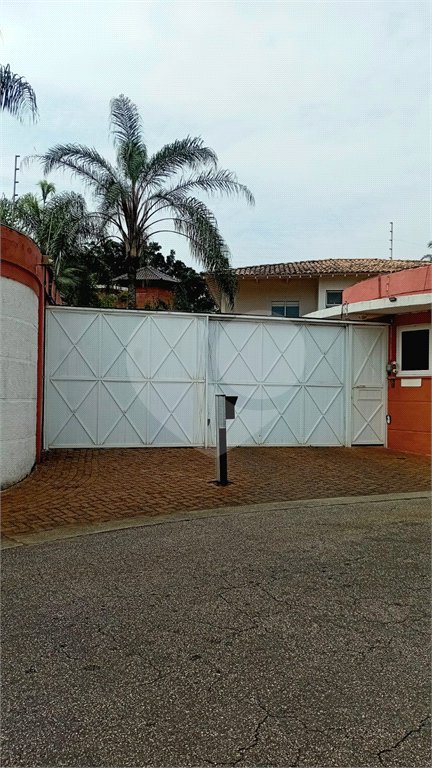Casa à venda com 4 quartos, sendo 2 suítes, no condomínio Canamari, São Paulo - SP
