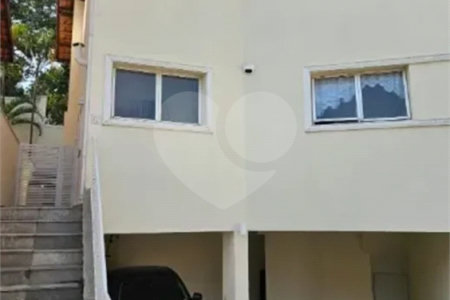 Casa à venda com 3 quartos, sendo 2 suítes, no condomínio Vila Borghese, São Paulo - SP