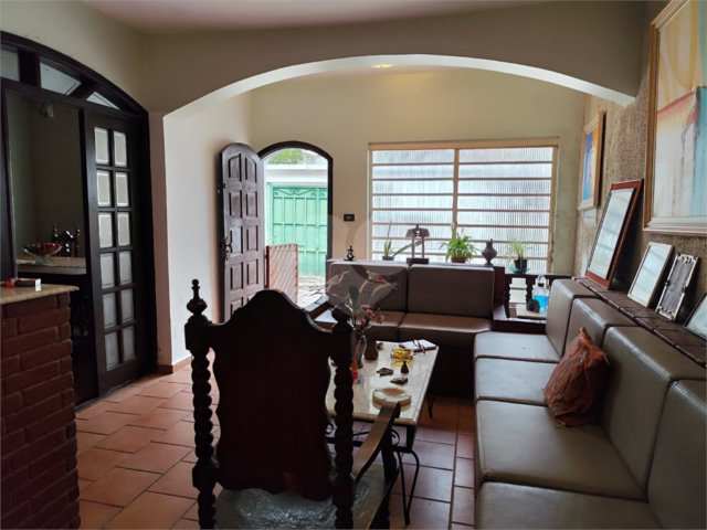 Sobrado à venda com 6 quartos, sendo 4 suítes,  em Butantã, São Paulo, SP