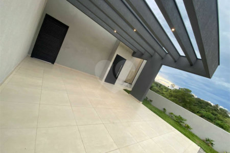 Casa à venda com 3 quartos, sendo 1 suíte,  no condomínio Residencial Helena Maria, Sorocaba - SP