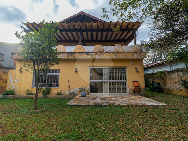 Casa à venda com 3 quartos, sendo 1 suíte,  em Interlagos, São Paulo, SP
