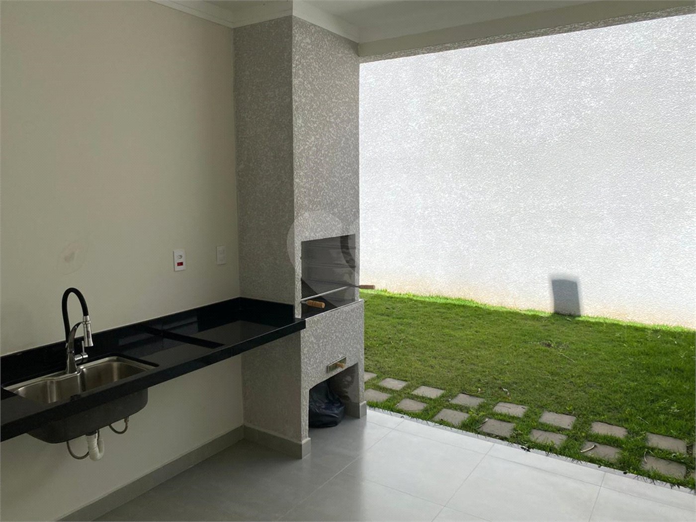 Casa à venda com 3 suítes no condomínio Villaggio Maranello, Vinhedo - SP