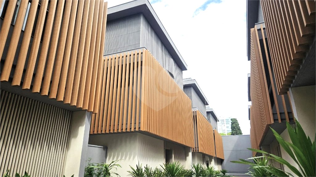 Casa à venda com 4 suítes no condomínio Plm 875, São Paulo - SP