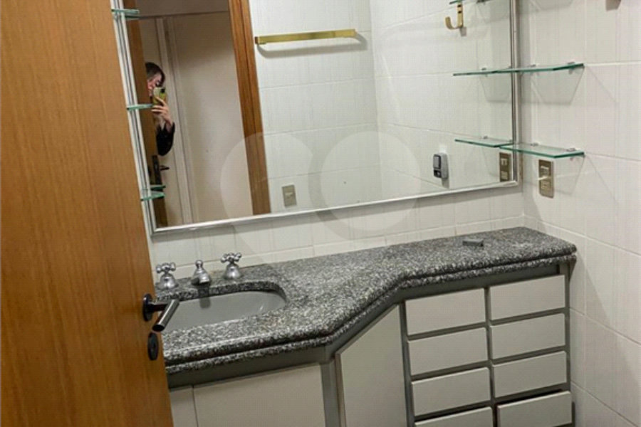 Apartamento à venda com 4 quartos, sendo 3 suítes,  em Morumbi, São Paulo, SP