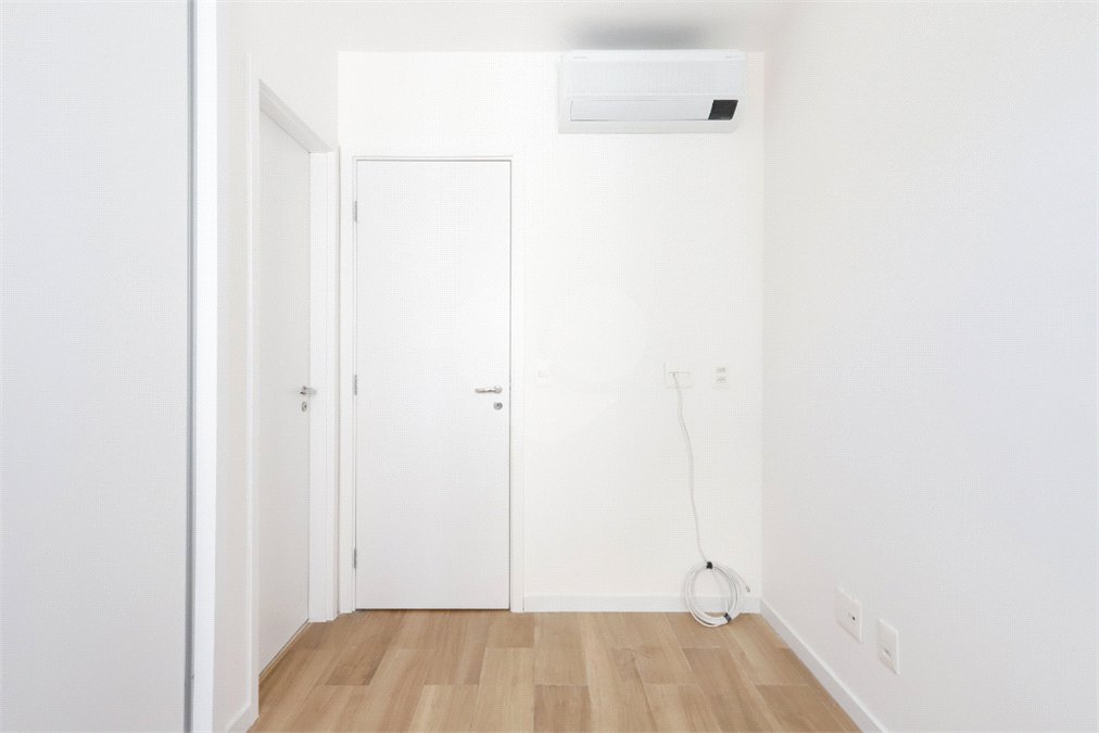 Apartamento à venda com 3 suítes em Vila Anastácio, São Paulo, SP