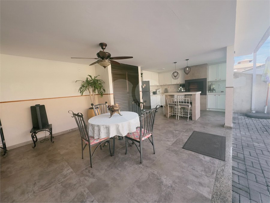 Casa em condomínio à venda com 4 quartos, sendo 2 suítes,  em Caravelas, Armação dos Búzios, RJ