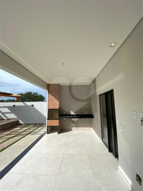 Casa à venda com 3 quartos, sendo 1 suíte, no condomínio Lagos D´icaraí, Salto - SP