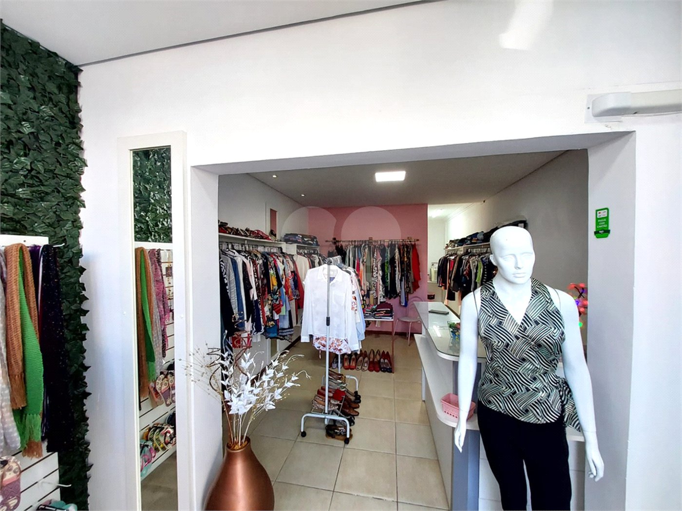 Casa residencial com ponto comercial a venda no Centro
