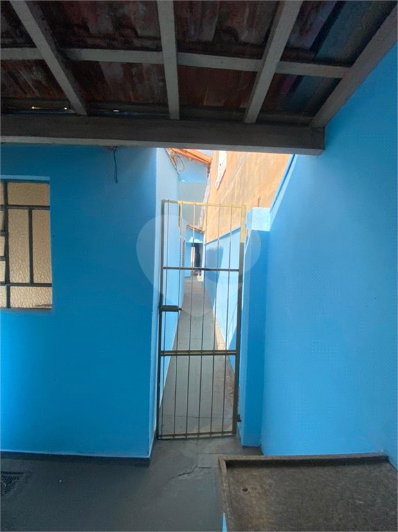 Casa Térrea com 3 dormitórios, sendo 2 suítes.