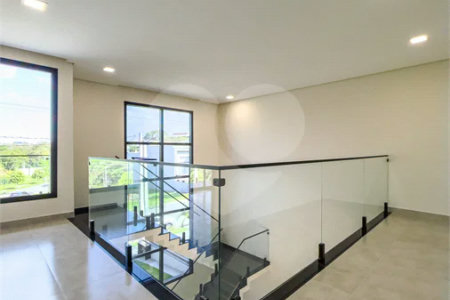 Indaiatuba - Condomínio Milano - Sobrado - 350 m² de terreno - 240 m² de área construída - 4 vagas de garagem, sendo 2 cobertas - Salas de estar e jantar integradas - 3 suítes com closet e varanda no pavimento superior - Escritório no térreo - Espaço gourmet com churrasqueira - Banheiro externo