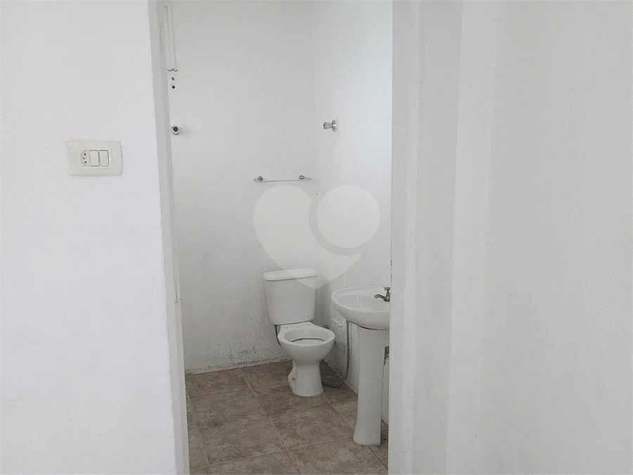 Casa de 1 dormitório com quintal e jardim na Vila Ipojuca!