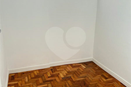 Apartamento à venda - Saúde.