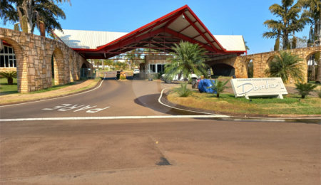 Casa à venda com 3 quartos, sendo 1 suíte, no condomínio Damha I, São Carlos - SP