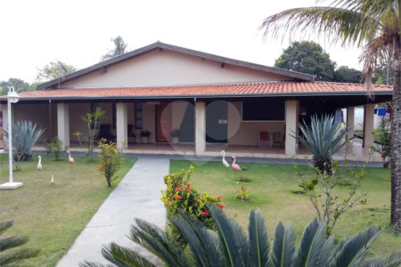 Chácara Balneário do 29 com piscina.