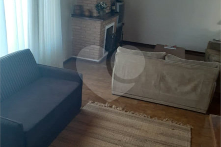 Casa Térrea com 3 quartos sendo 1 suíte. 1.400m² A/T. Jardim Floresta, Atibaia, SP