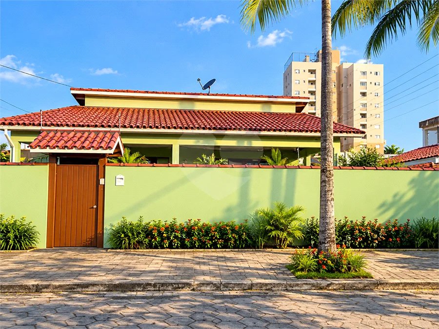Casa à venda com 3 suítes em Indaiá, Caraguatatuba, SP
