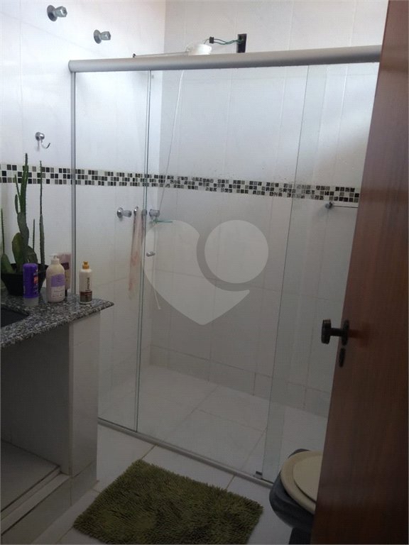 Sobrado com 4 dormitórios, sendo 1 suíte.