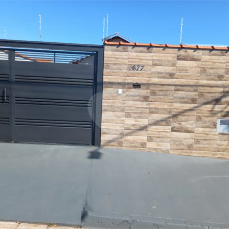 Casa térrea em Araraquara/SP.