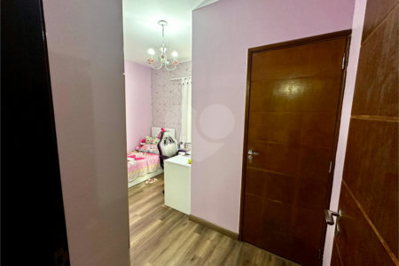 Casa com Piscina e Churrasqueira | 2 Suítes | Edícula | 3 Vagas | 275m²