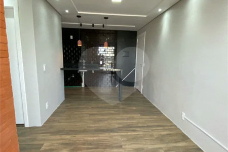 EXCELENTE APARTAMENTO Localizado no bairro do Bom Retiro próximo à Avenida Santos Dumont, com acesso