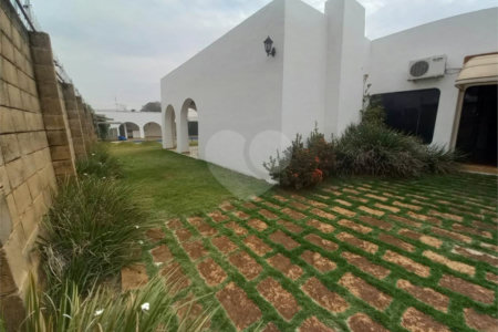 Casa térrea no Condomínio Faber I.