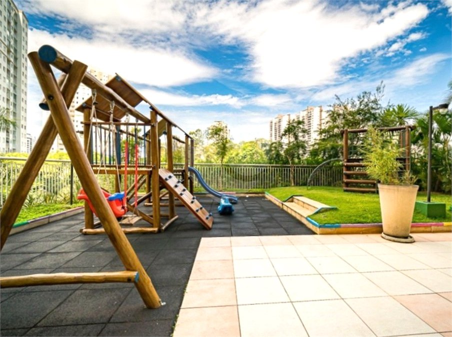 Apartamento à venda com 3 quartos, sendo 1 suíte,  em Vila Andrade, São Paulo, SP