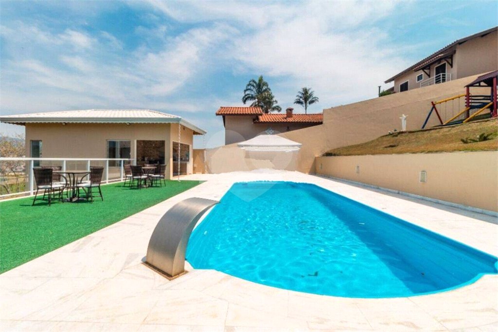 Casa à venda com 3 quartos, sendo 1 suíte, no condomínio Vale do Sol, Bom Jesus dos Perdões - SP