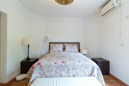 Casa à venda com 4 quartos, sendo 2 suítes, no condomínio Vila das Flores, São Paulo - SP