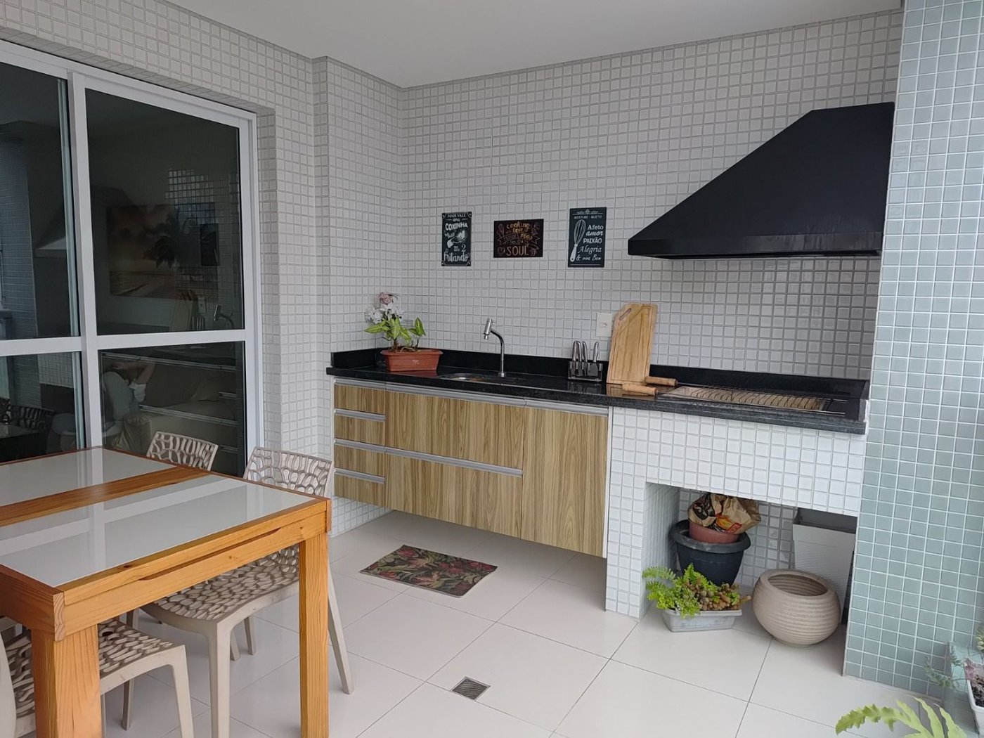 Apartamento com 2 dormitórios à venda, 76 m² por R$ 1.150.000,00 - Gonzaga - Santos/SP