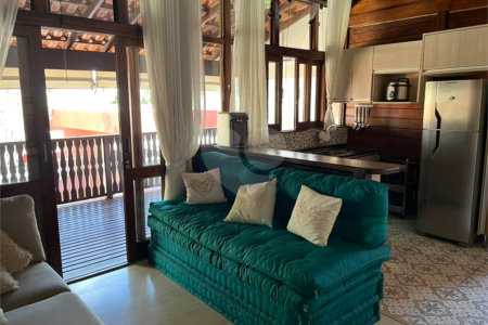 Casa Térrea à venda com 5 quartos, sendo 3 suítes,  em Vila Oliveira, Mogi das Cruzes, SP