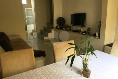 Sobrado à venda com 3 suítes em Vila Nivi, São Paulo, SP