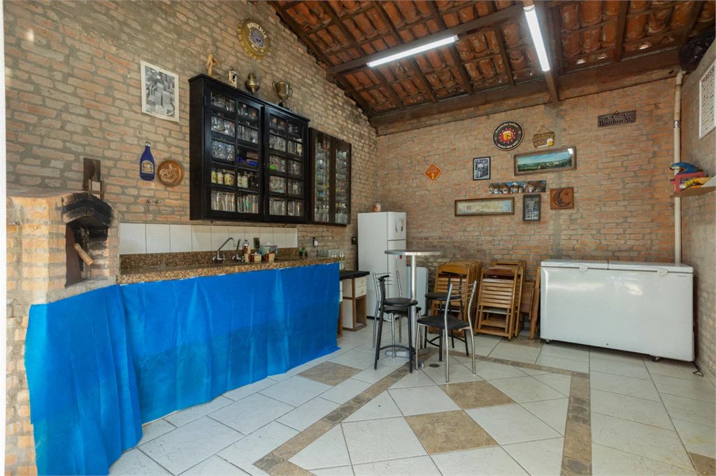 Sobrado à venda com 4 quartos, sendo 2 suítes, em Vila Madalena, São Paulo, SP