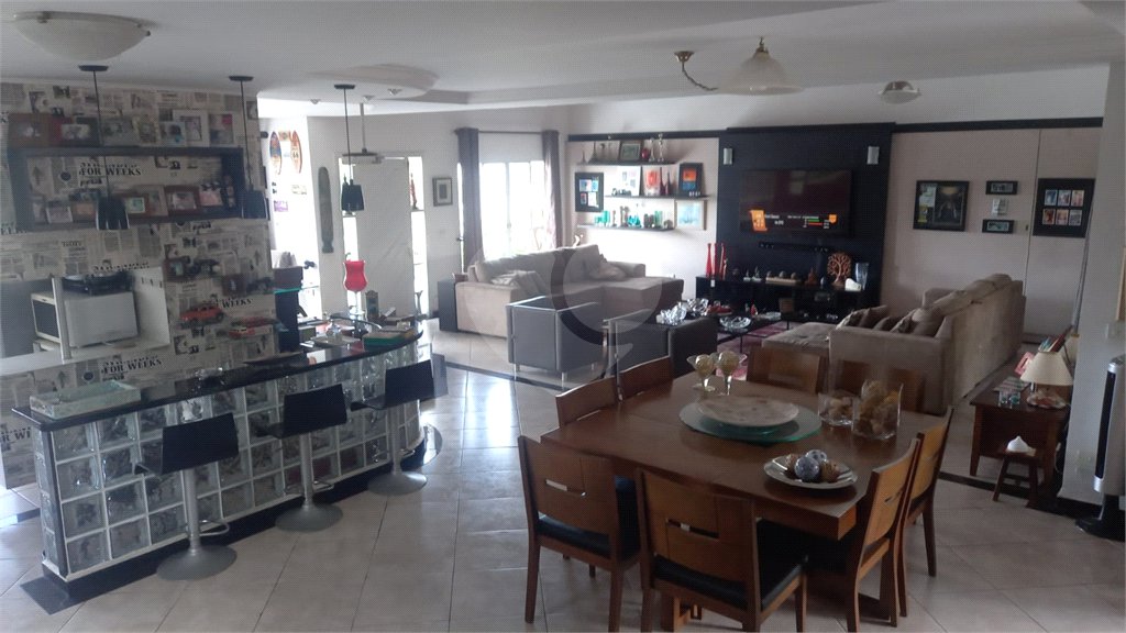 Casa à venda com 3 quartos, sendo 2 suítes, em Jardim Imperial Hills III, Arujá, SP